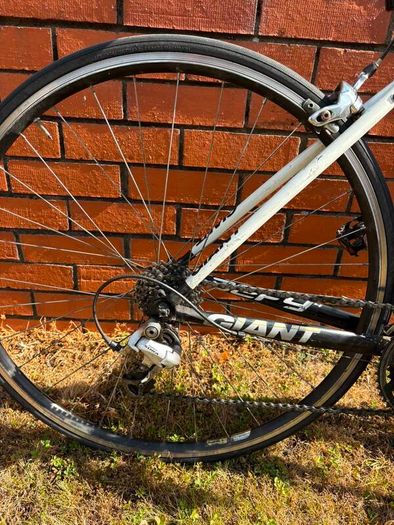 Giant Defy 4 Mens Road Bike