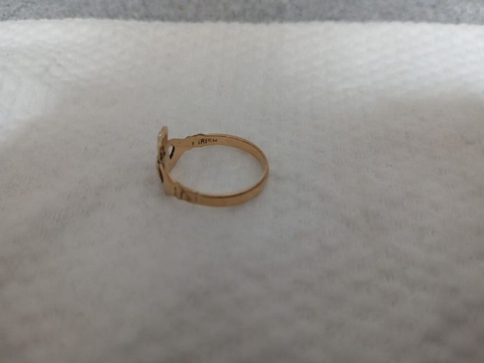 Ladies Gold Cladagh Ring 9ct  Irish