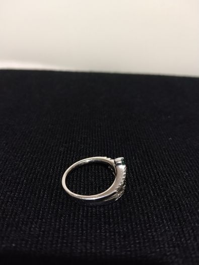 18ct white gold diamond and emerald dress ring
