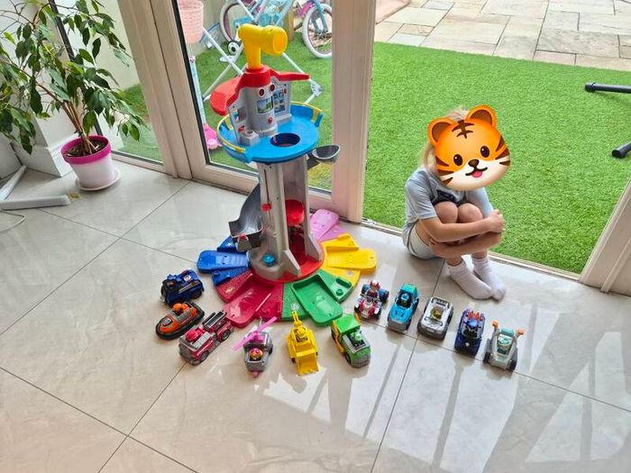 Paw Partol Lookout & Extras