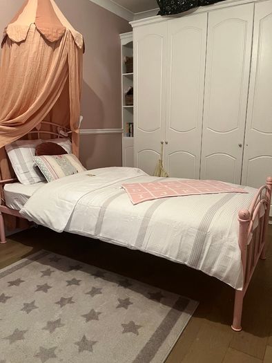 Pink single bed
