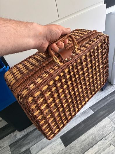 Unused picnic basket