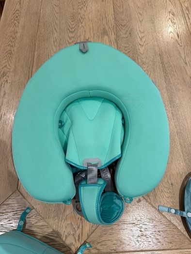 Mambobaby flotation with 5 point harness