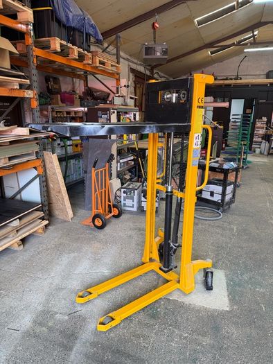 Silverstone Manual Pallet Stacker