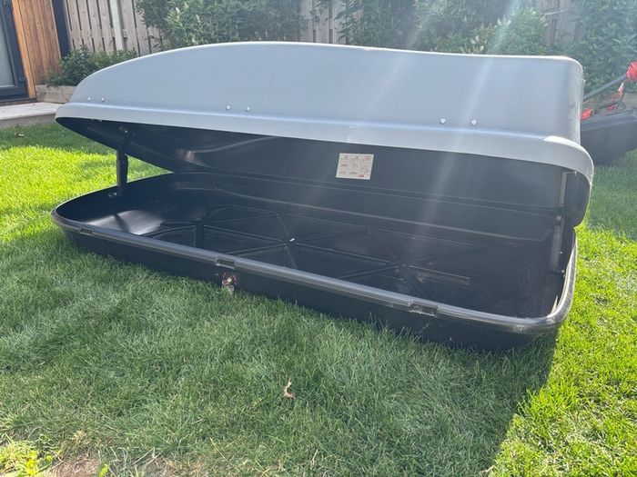 Roof box