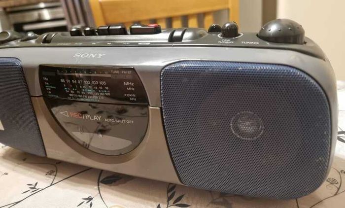 From 1993 Sony CFS-E10L, works good. See pictures.