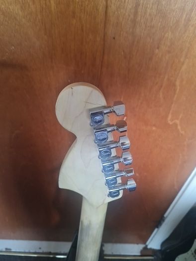 Fender Strat Replica (squier Standard)