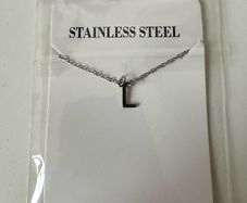 'L' necklace silver
