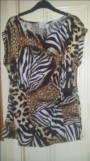 Wallis Petite leopard print top size UK12/14 EU40/42 Postage included