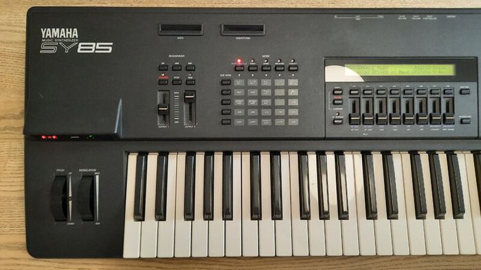 Yamaha SY85 Synthesizer