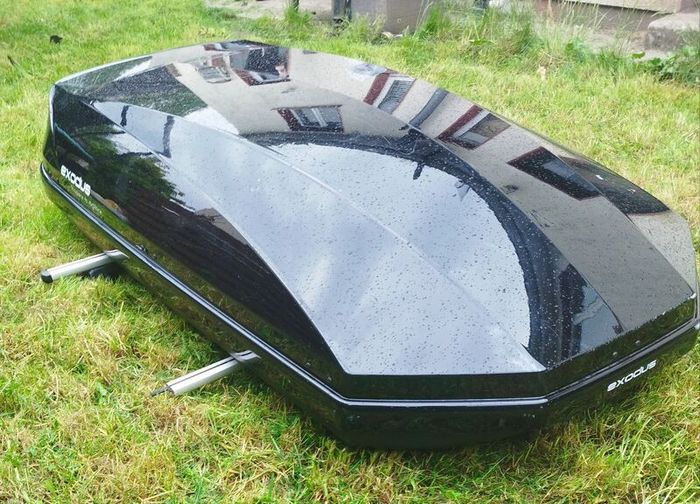 Thule Exodus 470l Roof box and bars