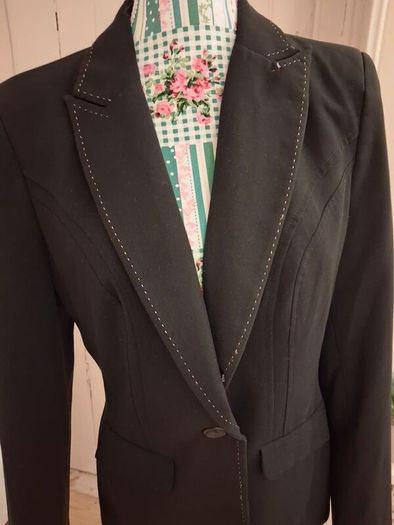 Fitted Black Blazer