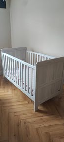 Pristine condition mamas & papas cotbed