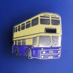 DOUBLE DECKER BUS - a souvenir/merchandise enamelled badge (c.1980s)