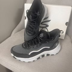 Brand New  Under Armour Uk 5