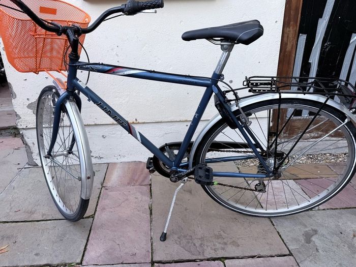 Lynx 700C City Commuter Bike 6 Speed. Basket, Carrier & Mudguards