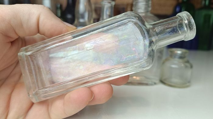 499 - Set of 6 Vintage Clear Glass Screw Cork Top Collectible Decorative Bottles and Jars