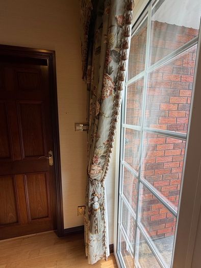 2x Pairs Heavy Thermal Lined Curtains and Pelmet