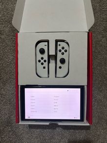 Nintendo Switch OLED + Case, Pro controller, case and game