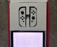 Nintendo Switch OLED + Case, Pro controller, case and game