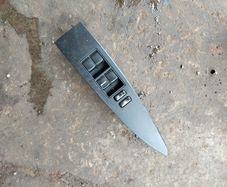 Toyota avensis t27 - drivers window switch
