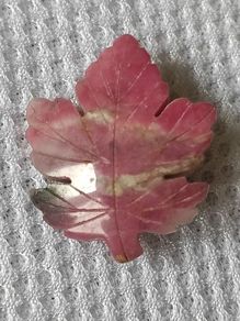 Maple leaf brooch