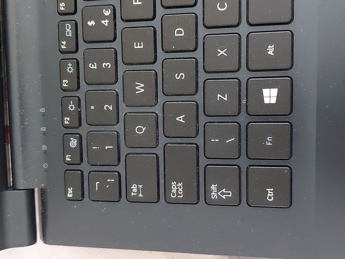 SAMSUNG Notebook Model NP915S3G, Quad Core Processor, 1.4GHz, 4GB Ram, 128GB SSD, Windows 10, Microsoft Edge, Chrome and VLC
