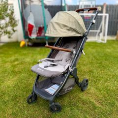 Ergobaby Metro+ Deluxe Compact Travel Buggy in Grey