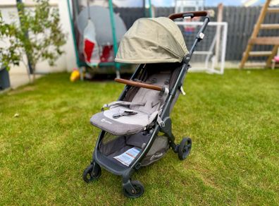 Ergobaby Metro+ Deluxe Compact Travel Buggy in Grey