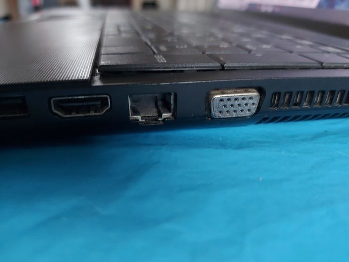 Toshiba Satellite Model C50-A-16C, Intel Pentium CPU B960, 2.2 GHz, 6GB Ram, 1 Terrabyte HDD, Microsoft Edge, Chrome, and VLC