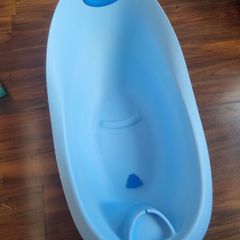 Baby bath with removable new born support