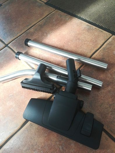 Vacuum cleaner pipe and brush set.