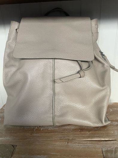 Clarks women's medium backpack leather beige grey new