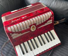 Martini button accordion