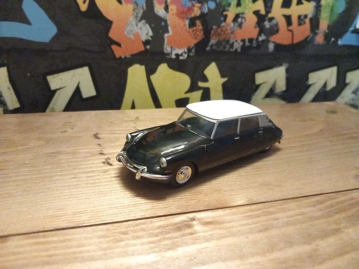 Citroen DS 19 1964 1/43 scale Collectable kids children  play  gift presents