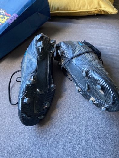 football boots - Nike Phantona Size 9