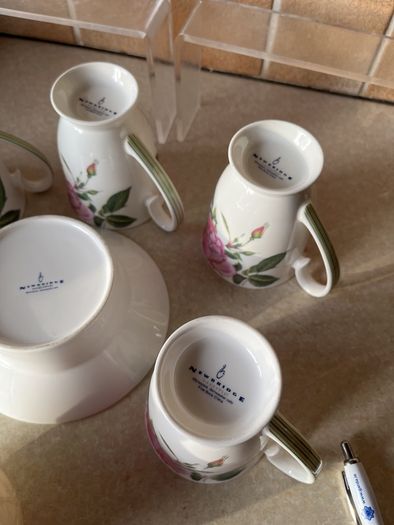 Newbridge Home Rose 5 Unused Mugs & Matching Candle Holdrr