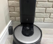 Irobot Roomba I7+ with self clean base
