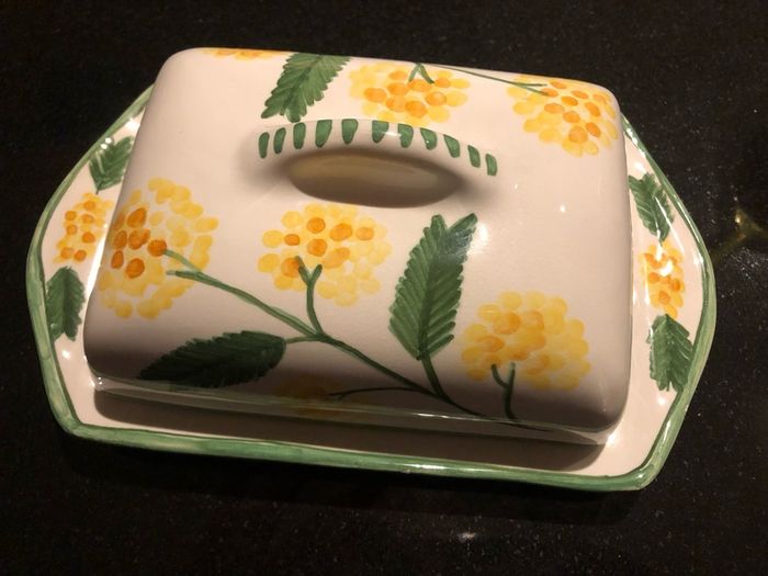 Butter dish