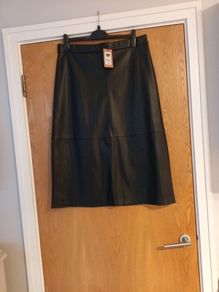 Gallery  Faux  Leather  Black  Skirt.  Size 14.  B.N.W.T