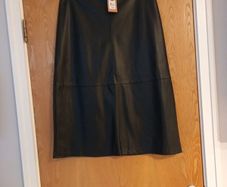 Gallery  Faux  Leather  Black  Skirt.  Size 14.  B.N.W.T