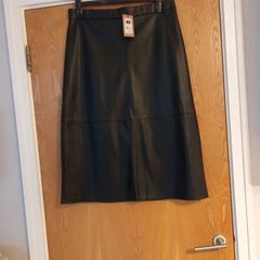 Gallery  Faux  Leather  Black  Skirt.  Size 14.  B.N.W.T