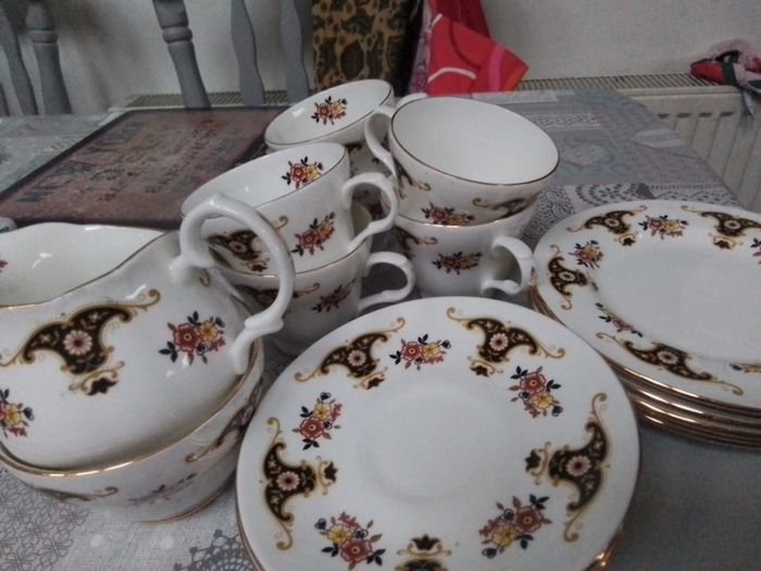 Twenty piece China Teaset