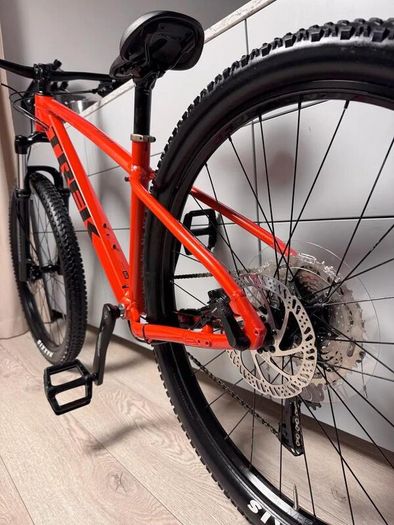 Trek Marlin 6 Mountain Bike + Brand New Full Face Helmet