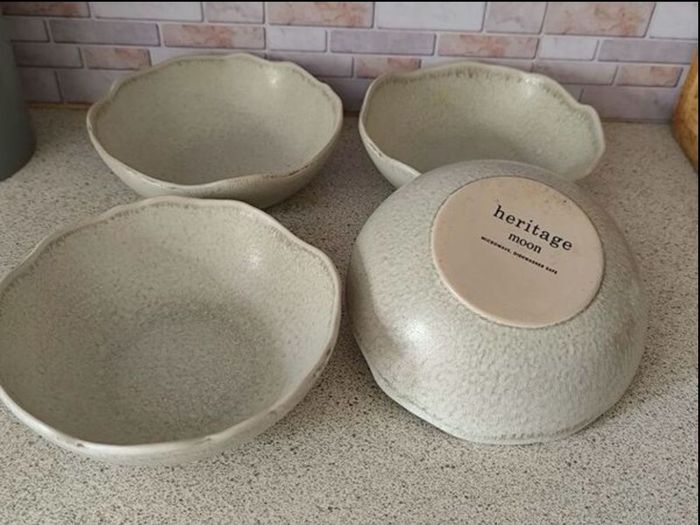 4 stoneware bowls