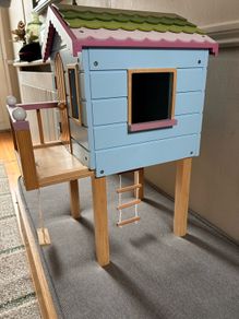 Lottie dolls tree house + 3 Lottie dolls