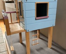 Lottie dolls tree house + 3 Lottie dolls