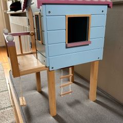 Lottie dolls tree house + 3 Lottie dolls