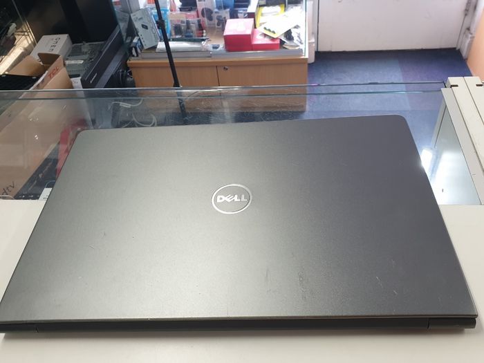 Dell Vostro 15 5568 15.6" Laptop Intel i5 7200U 2.5GHz 16GB 256GB SSD Windows 11 Pro