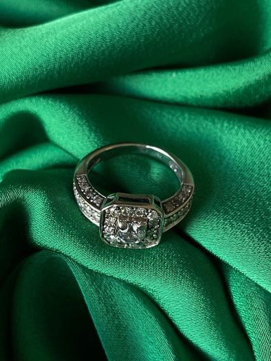 Antique White gold and diamond ring